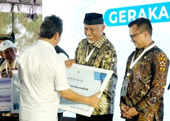 Berkat Komitmen Pengelolaan Sampah Laut di Sumbar, Gubernur Mahyeldi Terima Penghargaan KKP RI