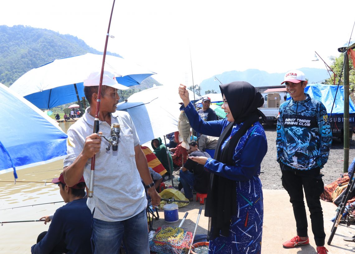 Legislator DPR RI Rezka Oktoberia Hadiri Lomba Mancing Mania di Bio Homestay