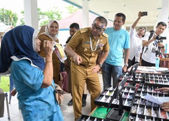 Wagub Audy dan Gapopin Sumbar Buka Pemeriksaan Mata dan Bagikan 300 Kacamata Gratis di Mentawai