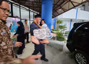 Kondisi Kesehatan Ibunda Membaik, Gubernur Mahyeldi Ucapkan Terima Kasih pada Masyarakat dan Paramedis