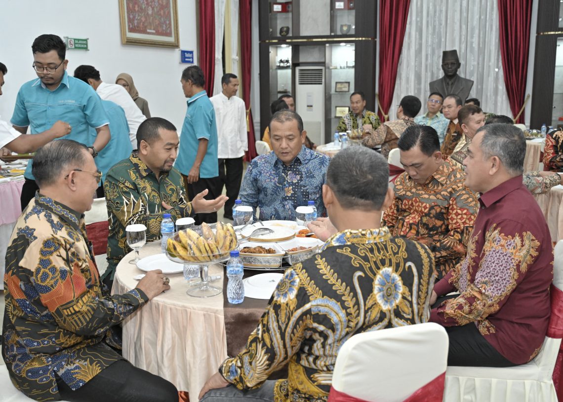 Diskusi Lepas Wagub Sumbar Audy Joinaldy dan Plt Gubernur Lemhanas di Sela Jamuan Makan Malam