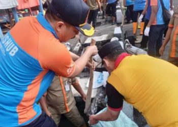 Peduli Memasuki Musim Hujan, Terminal Bus Kalideres Lakukan Kerja Bakti 