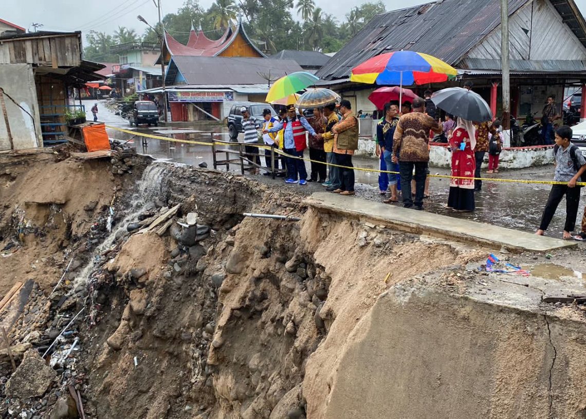 Bupati Suhatri Bur Tinjau Beberapa Wilayah Terdampak Bencana akibat Curah Hujan yang Tinggi