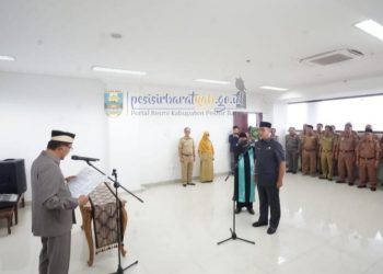 Ini Pesan Bupati Agus Istiqlal pada Penjabat Sekda Pesibar yang Baru Dilantik