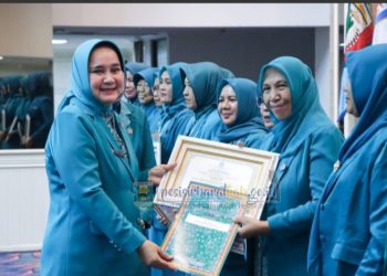 Kader Terbaik TP-PKK Pesisir Barat Terima Penghargaan Adhi Bhakti Pratama