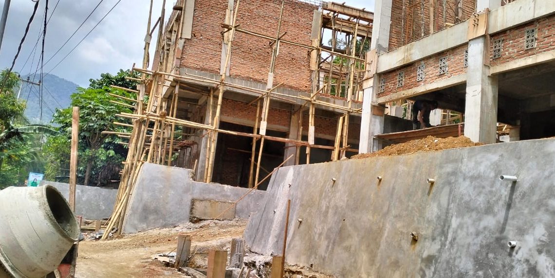 Diduga Kurang Dana, Proyek Miliaran Ditinggalkan Pekerjanya