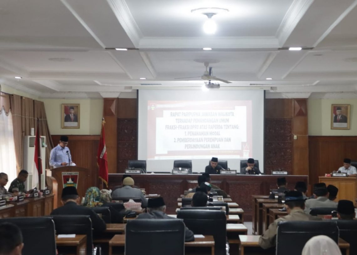 Terkait Ranperda Penanaman Modal dan PPPA, Walikota Bukittinggi Jawab Pemandangan Umum Fraksi DPRD