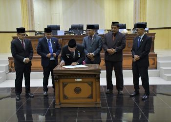 Bupati dan DRPD Agam Setujui Ranperda PDRD Menjadi Perda