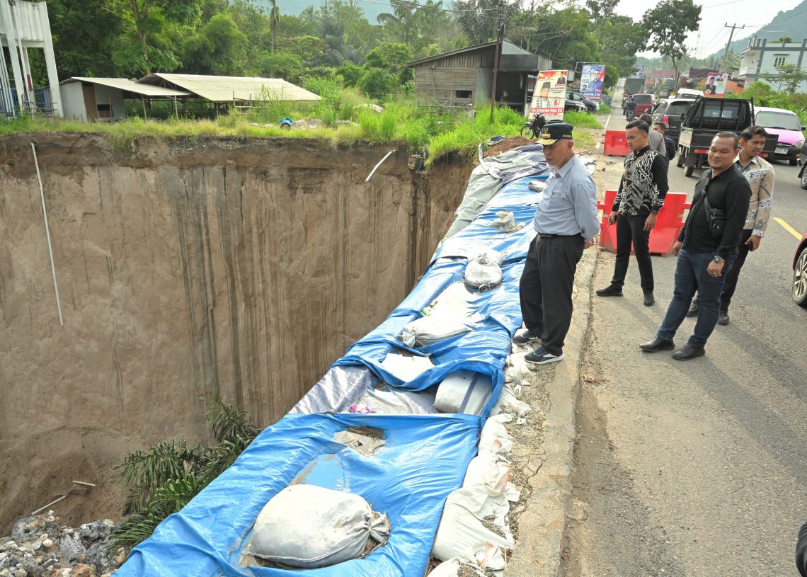 Gubernur Mahyeldi Tinjau Kawasan Terdampak Banjir dan Longsor di Tiga Kabupaten di Sumbar