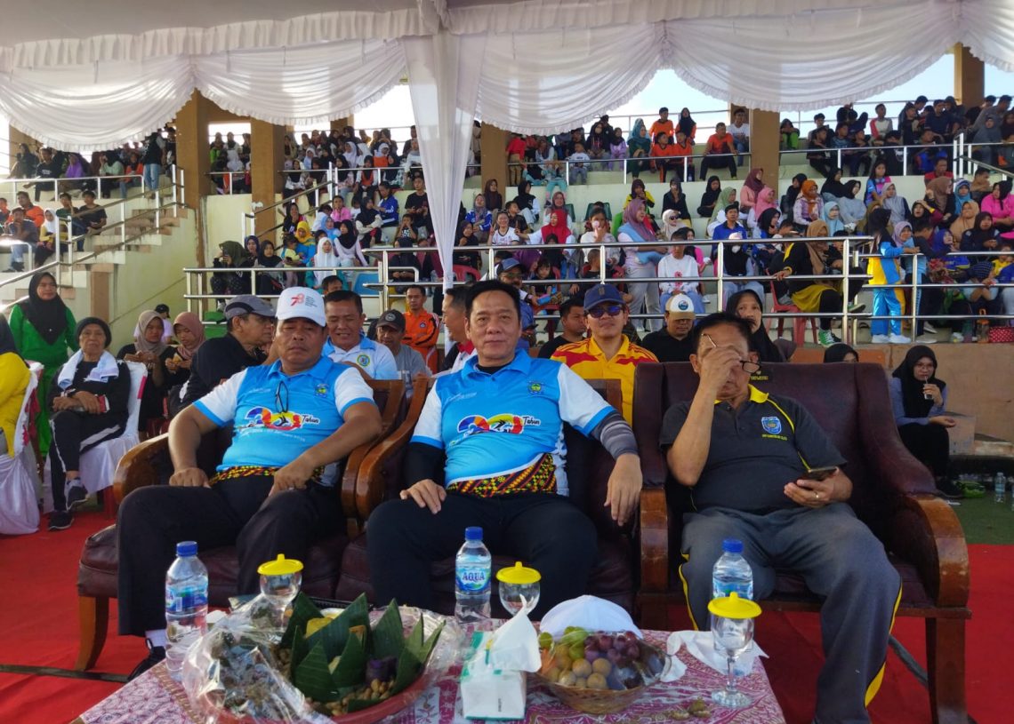 Ribuan Warga Padati Stadion Mini Kota Muara Dua, Meriahkan Jalan Sehat Kabupaten Oku Selatan ke-20