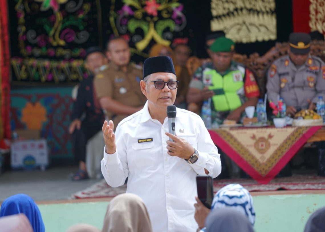 Warga Koto Hilalang Minta Perbaikan Jalan ke Bupati