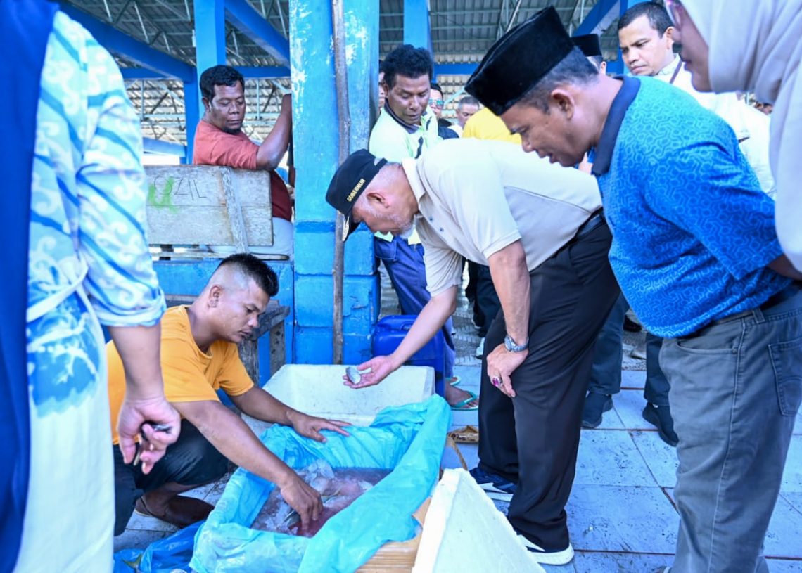 Gubernur Minta DKP Sumbar Kembangkan Budi Daya Lobster Laut