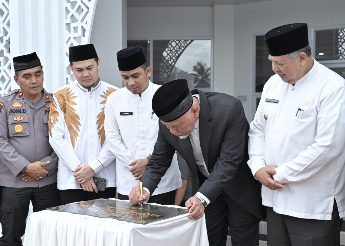 Gubernur Mahyeldi Resmikan Bangunan Baru Masjid Besar Syura Pandan Kota Solok