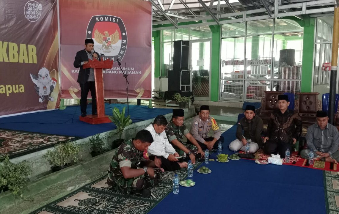 Melalui Tabligh Akbar, KPU Padang Pariaman Lakukan Sosialisasi di Ponpes Nurul Yakin Ambung Kapur