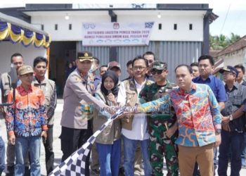 Turut Lepas Logistik Pemilu, Bupati Pesisir Barat Berikan Apresiasi TNI/Polri dan Penyelenggara