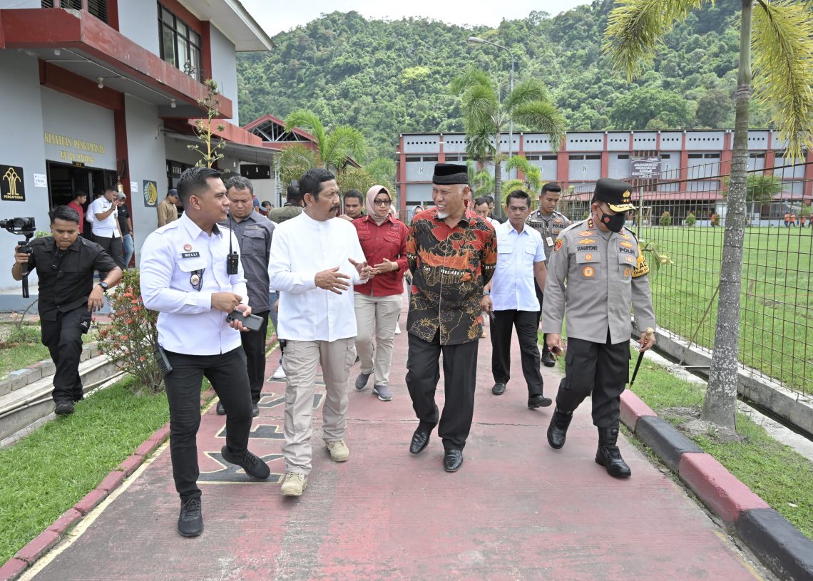 Usai Mencoblos, Gubernur dan Jajaran Forkopimda Sumbar Tinjau Pelaksanaan Pemilu di Sejumlah TPS