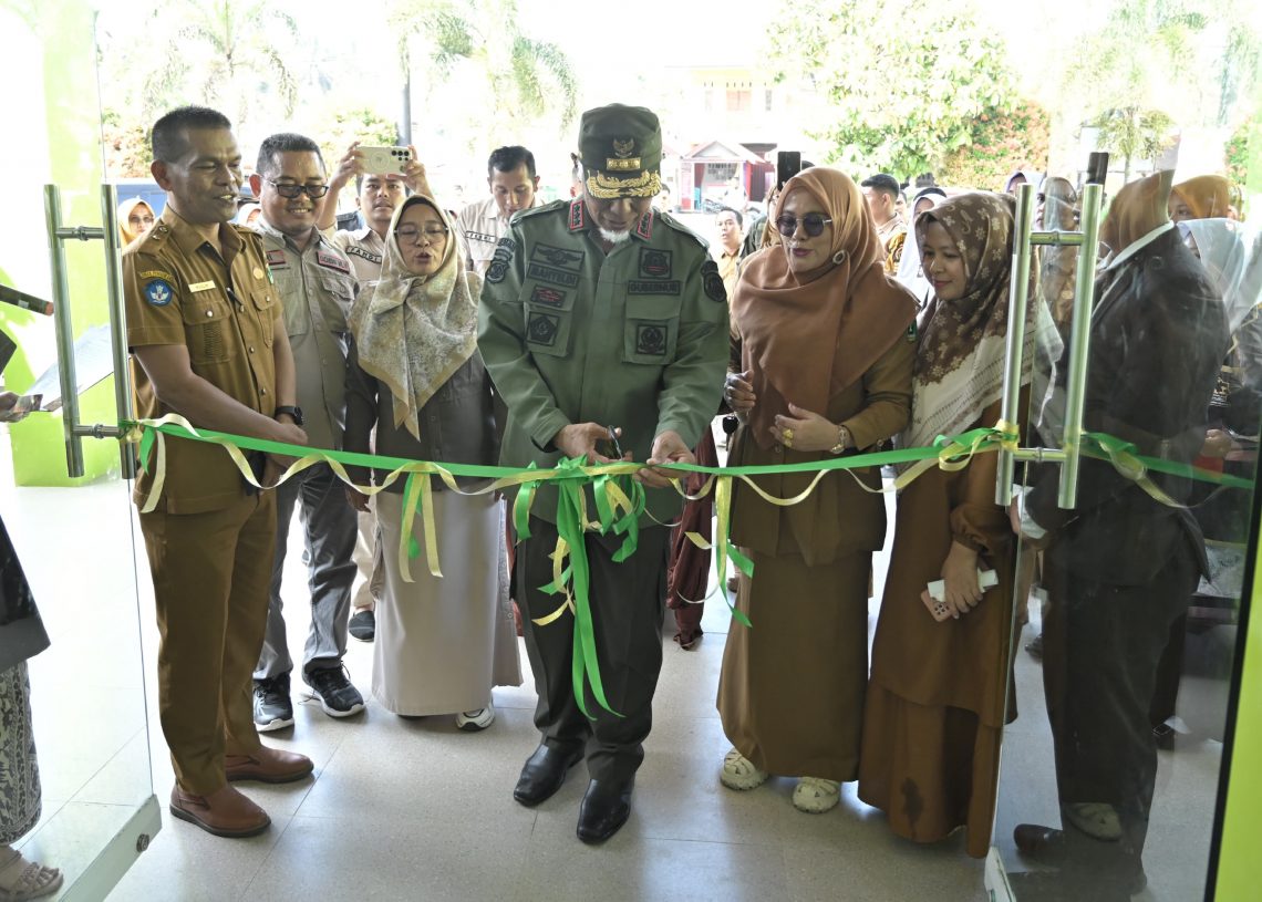 Gubernur Mahyeldi Buka Iven Budaya, Resmikan Musala dan Hotel di SMKN 1 Lubuk Sikaping