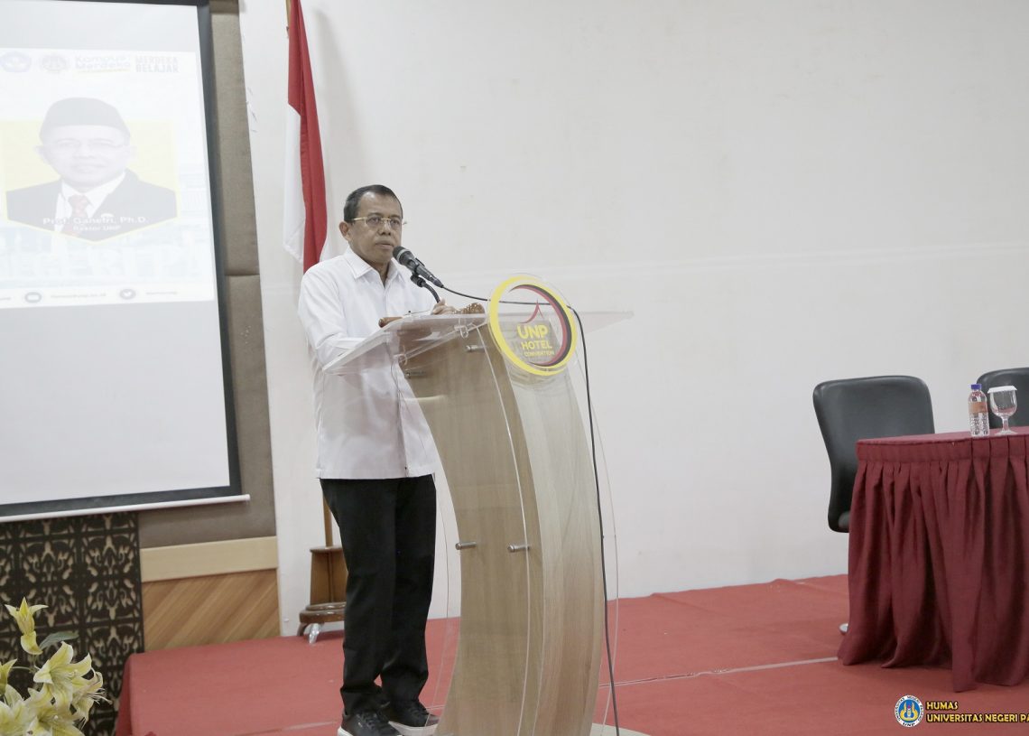 Rektor UNP Dorong Tenaga Kependidikan Agar Terus Bersinergi, Berinovasi, Berkolaborasi dan Mengembangkan Kompetensi