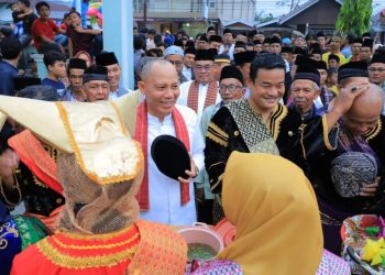Jelang Ramadhan, Bupati Sabar AS Ikuti Prosesi Balimau Rang Pauah