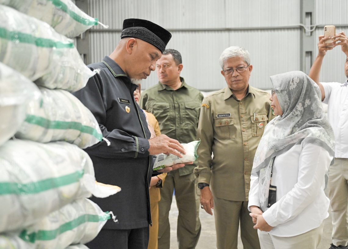 Gubernur Pastikan Stok Beras di Sumbar Aman Usai Cek Ketersediaan di Gudang Bulog