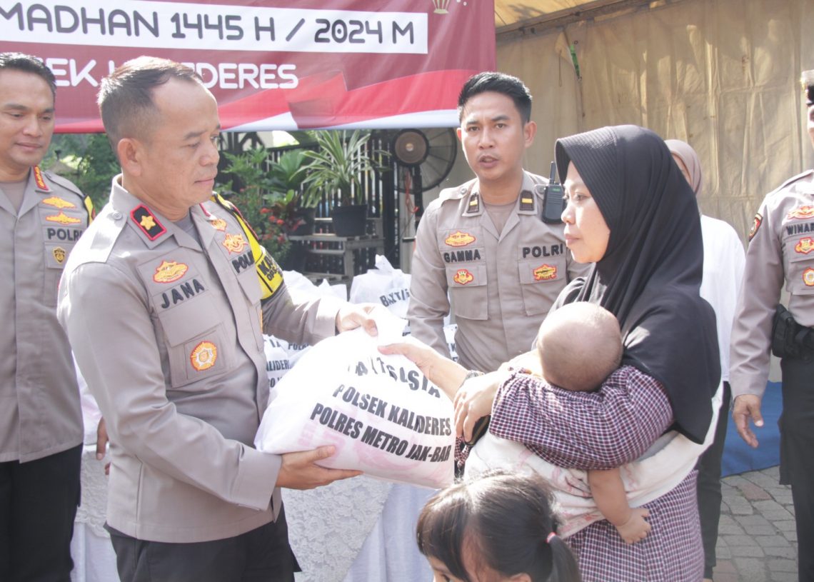 Semangat Berbagi Polsek Kalideres Bagikan 500 Paket Sembako Gratis sambut Bulan Suci Ramadhan