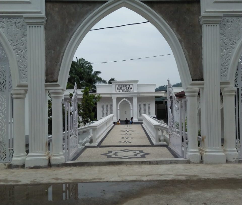 Lahirkan Generasi Islami Tangguh, Rumah Putih Hamilul Qur’an Al-Sitanangi Jawab Tantangan Zaman