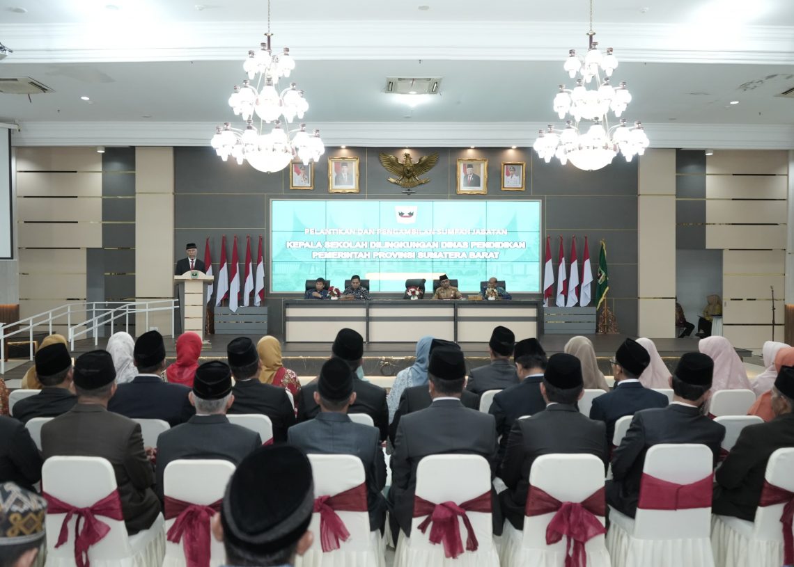 65 Kepala SMA/SMK Dilantik, Gubernur Ingatkan Peningkatan Mutu Pendidikan Sumbar