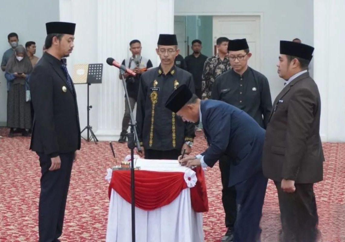 Wako Bukittinggi Erman Safar Lantik 64 Pejabat Baru
