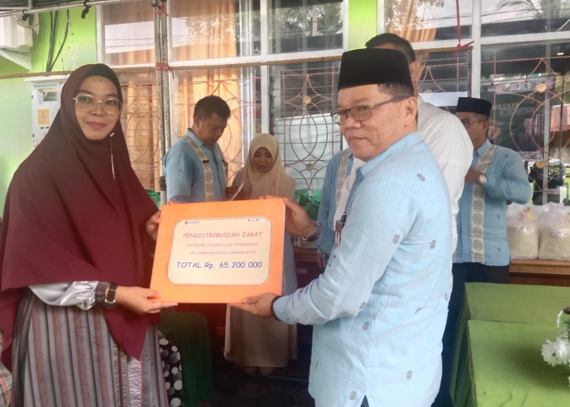 Kantor Kemenag Sawahlunto Berbagi 510 Paket Bahan Pokok dan Zakat ke Dhuafa