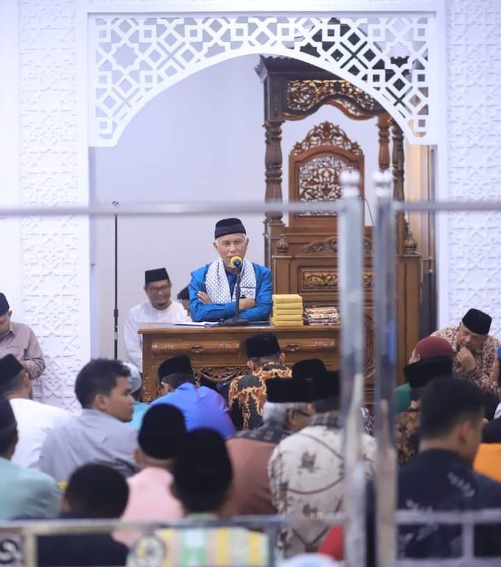 Safari Ramadhan ke Mesjid Syura Pandan Kota Solok, Gubernur Sempatkan Buka Bersama Walikota