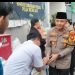 Polsek Tambora Bersama Bhayangkari Berikan Sumbangan 50 Sak Semen untuk Masjid Jami Al Mutaqien