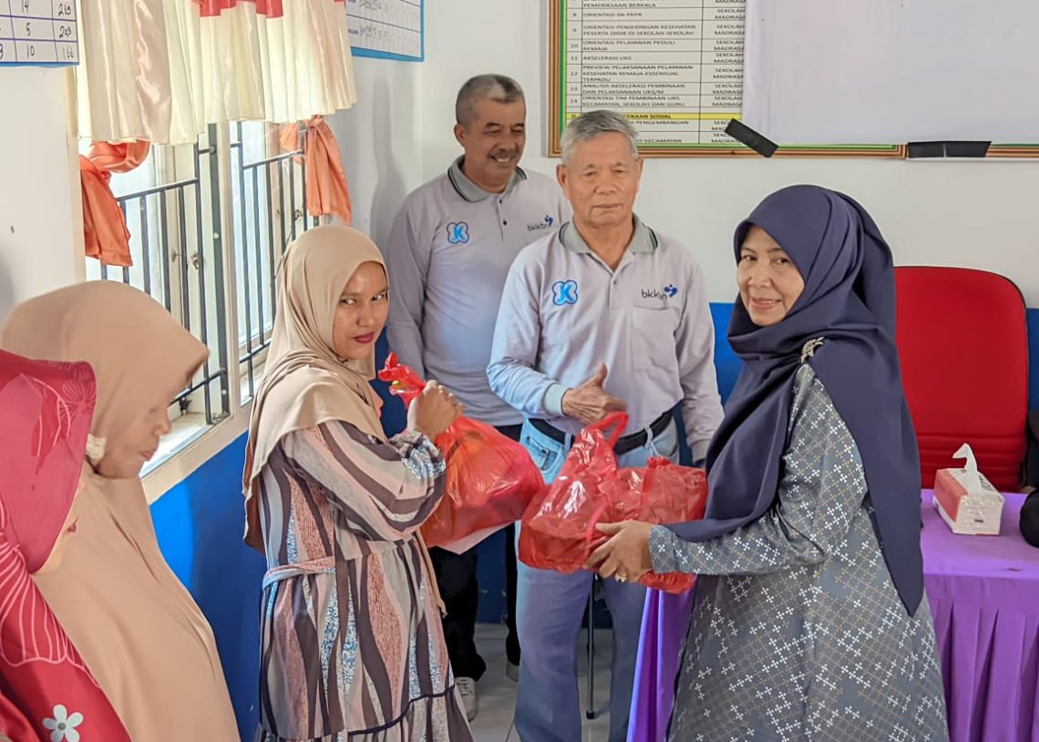 Bersama Juang Kencana Sumbar, DPPKB Padang Pariaman Salurkan Bantuan Kebencanaan