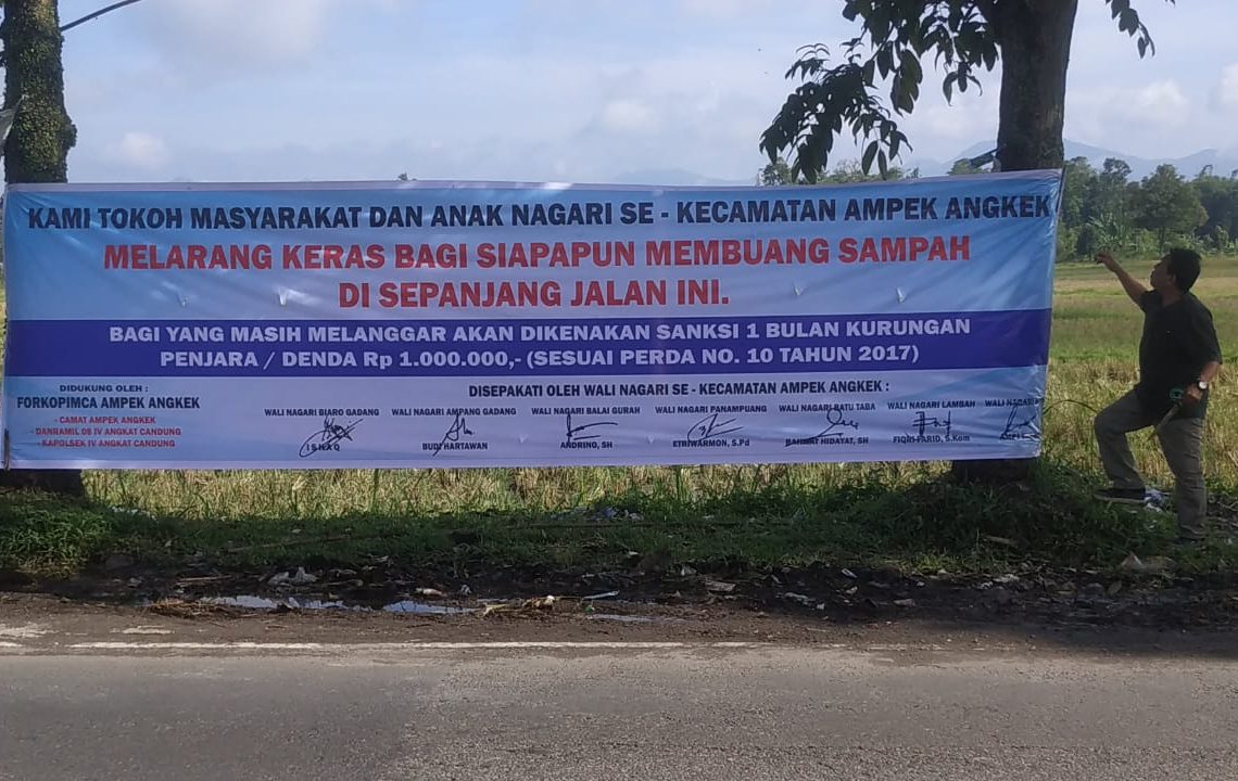 DLH Agam Bersihkan Batang Aia Katiak, Warga Diminta Tak Lagi Buang Sampah Sembarangan