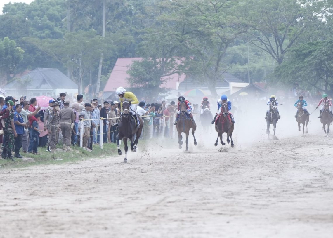 Digelar Gratis, Gubernur Mahyeldi Apresiasi Iven Pacu Kuda Payakumbuh Lebaran Cup 2024