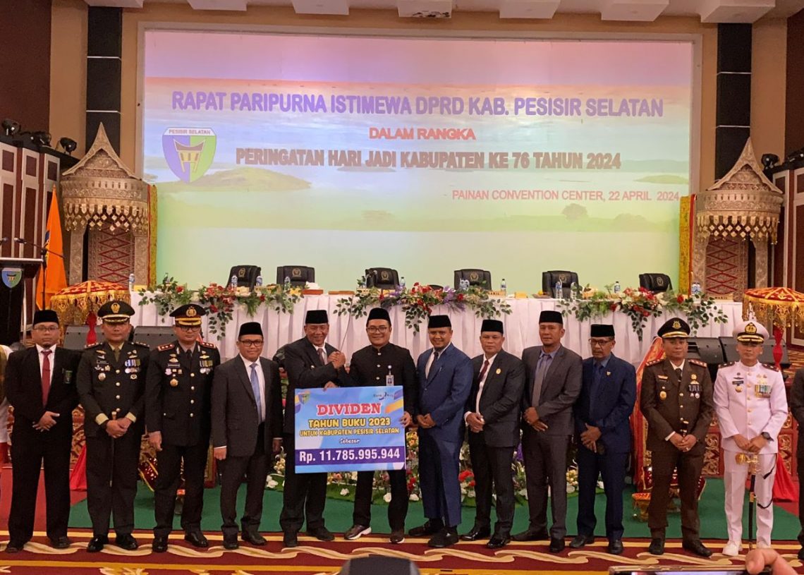 Bank Nagari Painan Serahkan Dana Dividen Tahun Buku 2023