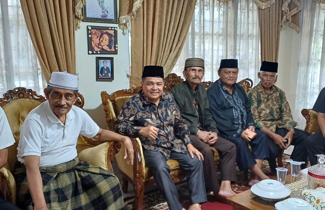 Bersilaturrahmi dengan Tokoh Agam Buya Darnis Burhan, Benny Warlis Didukung Menuju Agam 1