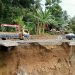 Jalan Provinsi Penghubung Kabupaten Agam via Sungai Geringging Terancam Putus