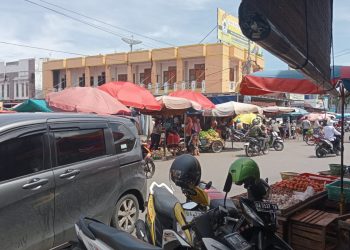Pedagang Toko Keluhkan Penataan Semrawut Pedagang Pasar Pagi di Kawasan Pasar Rakyat Pariaman