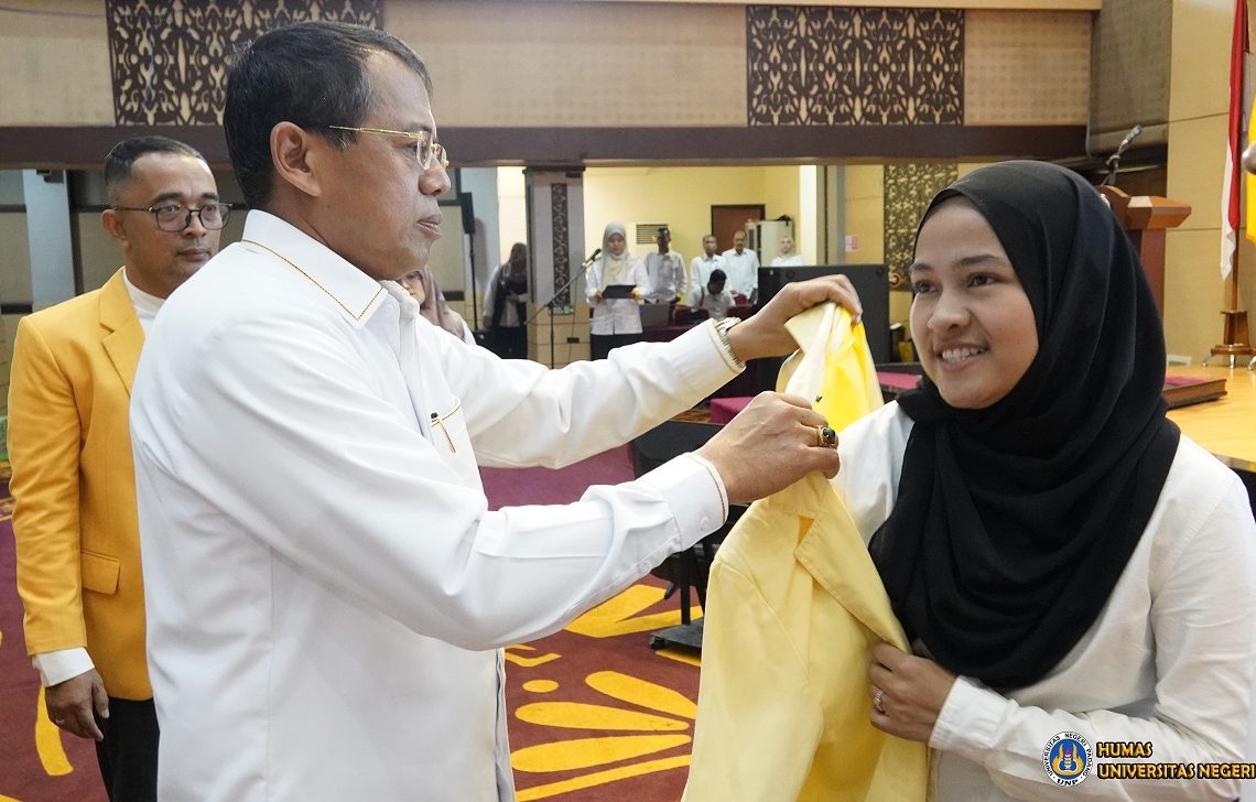 Lepas Secara Resmi 1.699 Mahasiswa PLK 2024, Rektor UNP Tekankan Keterampilan Problem Solving Calon Pendidik