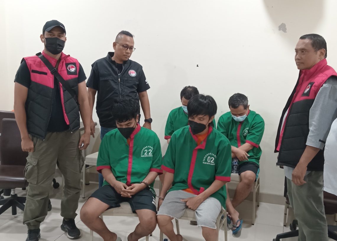 Ungkap Tiga Kasus Narkoba, Polres Jakbar dan Polsek Tambora Amankan Lima Pelaku