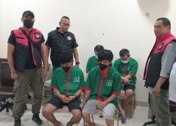 Ungkap Tiga Kasus Narkoba, Polres Jakbar dan Polsek Tambora Amankan Lima Pelaku