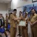 Pj Wako Zefnihan Berikan Penghargaan Desa/Kelurahan yang Lunas PBB