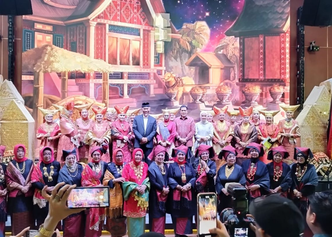 Gubernur Mahyeldi Kukuhkan Pengurus Indo Jalito