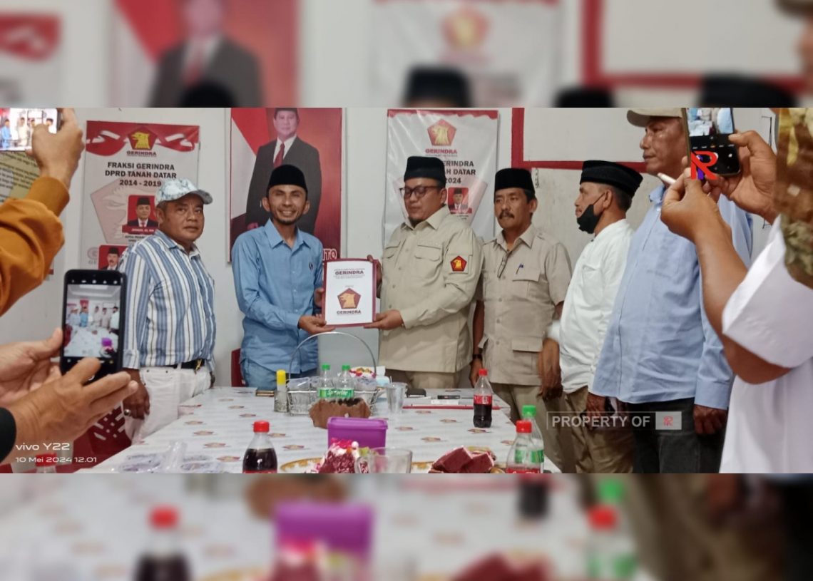 Alex Saputra Kembalikan Formulir Pendaftaran untuk Balon Wabup Tanah Datar 2024