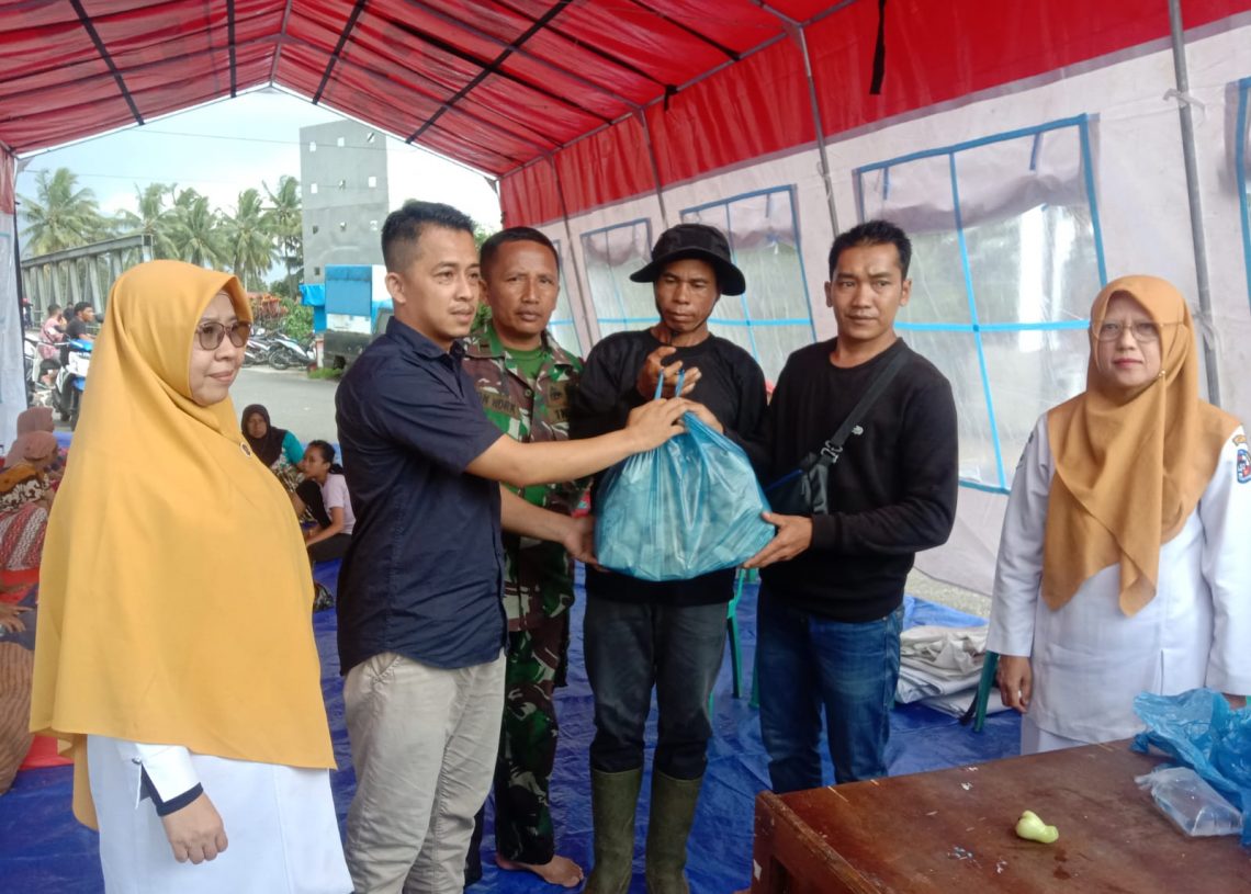 Rizki Kurniawan Nakasri Distribusikan Bantuan Makanan untuk Korban Terdampak Banjir