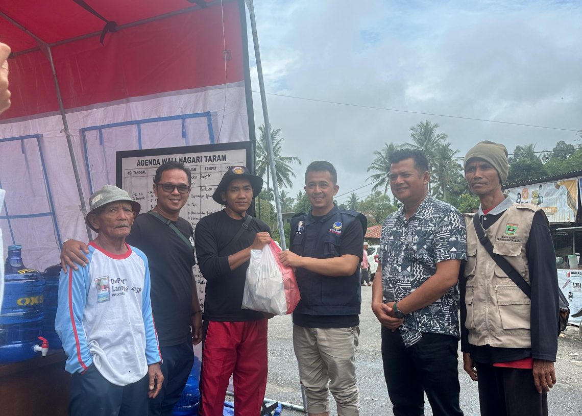 Rizki Kurniawan Nakasri Salurkan Nasi Bungkus untuk Korban Banjir di 2 Kecamatan