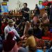 Bawa Tim Sigap Bencana, Bupati Epyardi Tinjau Korban Banjir Bandang di Bukik Batabuah