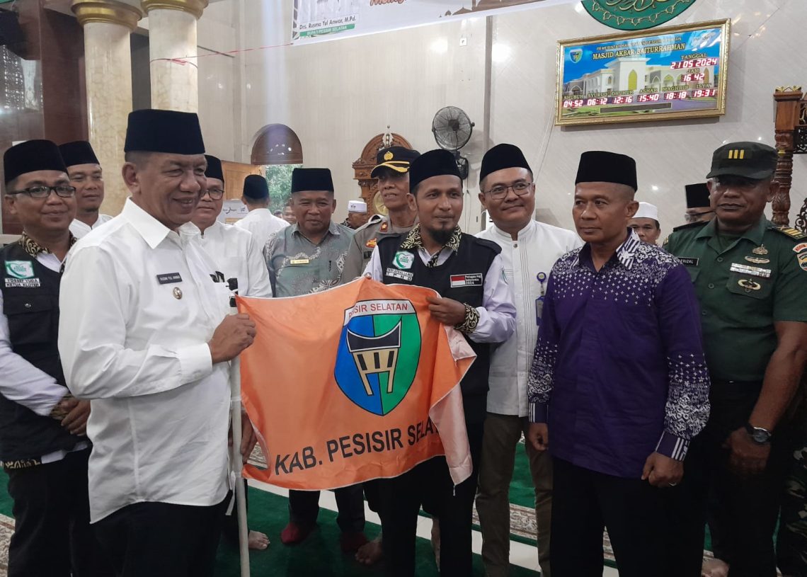 Bupati Rusma Lepas Keberangkatan 143 Calon Jemaah Haji Asal Pessel