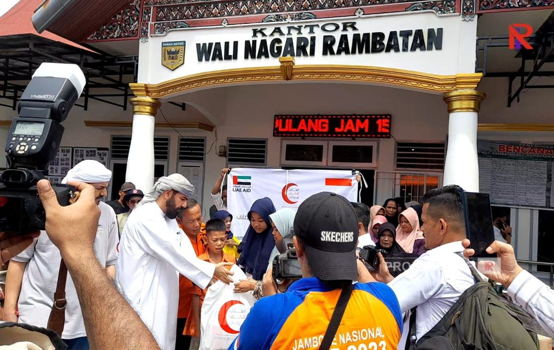 Emirates Red Crescent Indonesia Salurkan Bantuan untuk Pengungsi Banjir Bandang di Nagari Rambatan