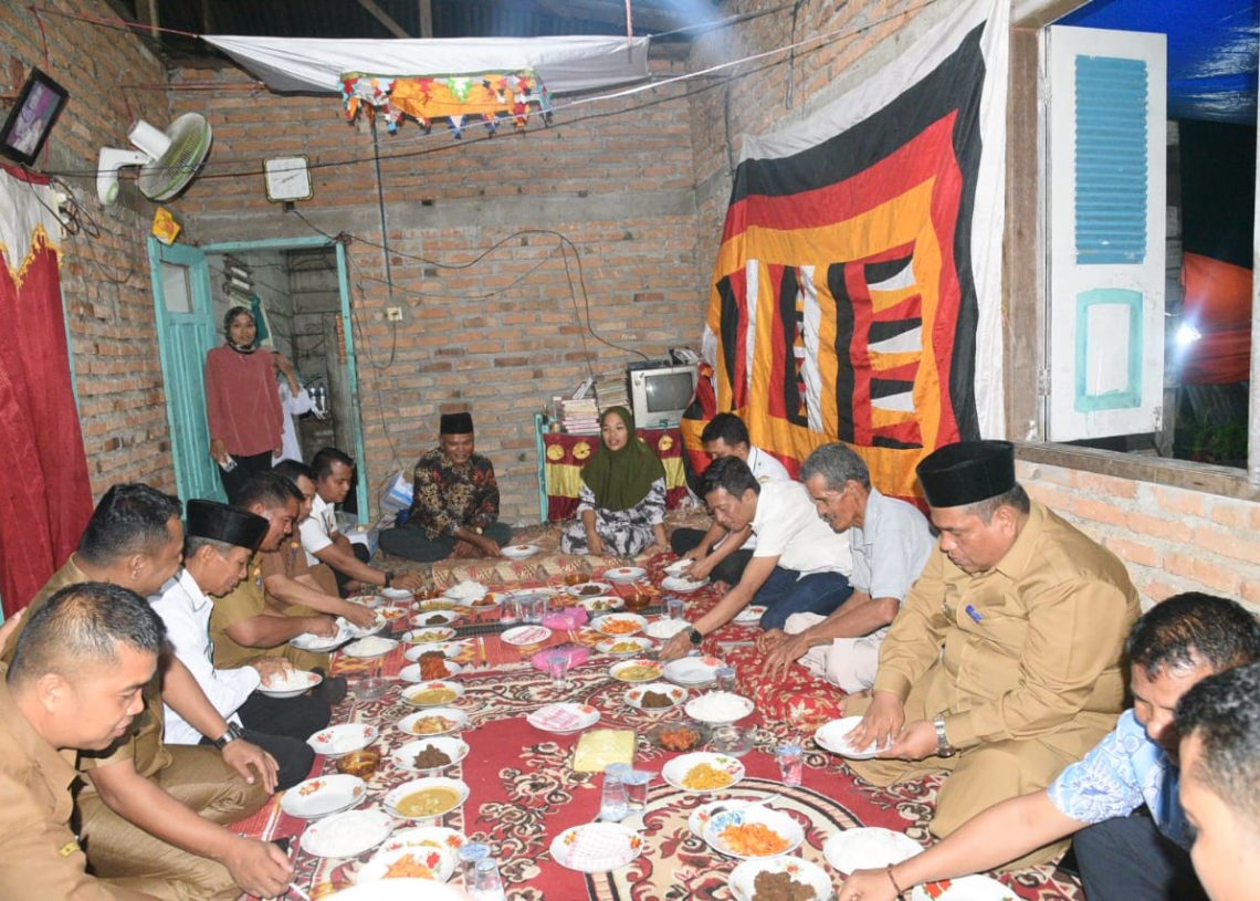 Hadiri Takziah 7 Hari Aldelia, Suhatri Bur Sampaikan Duka Cita Mendalam